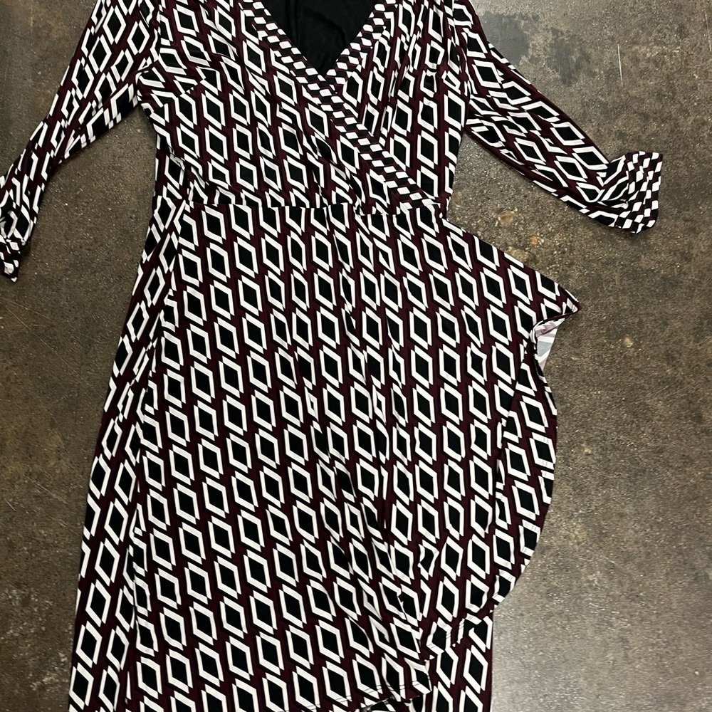 INC International Concepts Black and White Wrap Dress with V-Neck - Picture 4 of 8